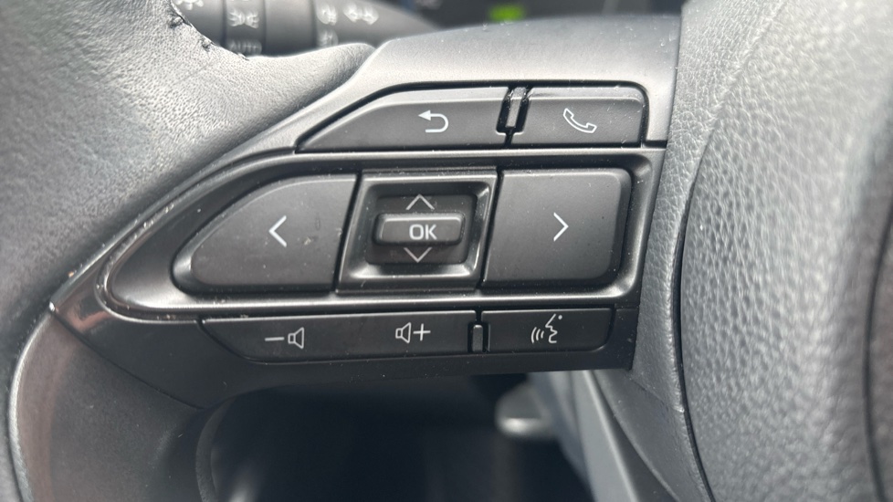 Toyota Yaris 1.5 Hybrid Icon 5dr CVT Hybrid Hatchback - Image 36