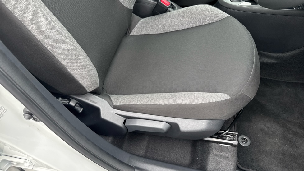 Toyota Aygo X 1.0 VVT-i Pure 5dr Auto Petrol Hatchback - Image 17