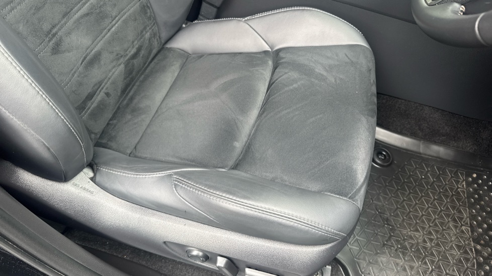 Toyota RAV4 2.5 PHEV GR Sport 5dr CVT Estate - Image 17