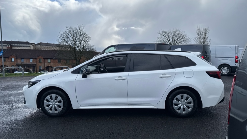 Toyota Corolla Petrol 1.8 VVT-i Hybrid Commercial Auto - Image 17