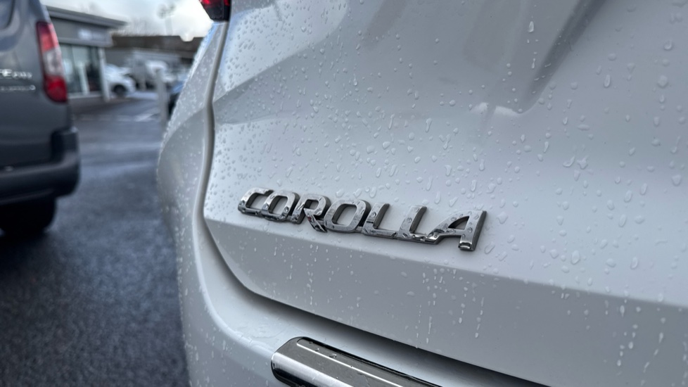 Toyota Corolla Petrol 1.8 VVT-i Hybrid Commercial Auto - Image 31