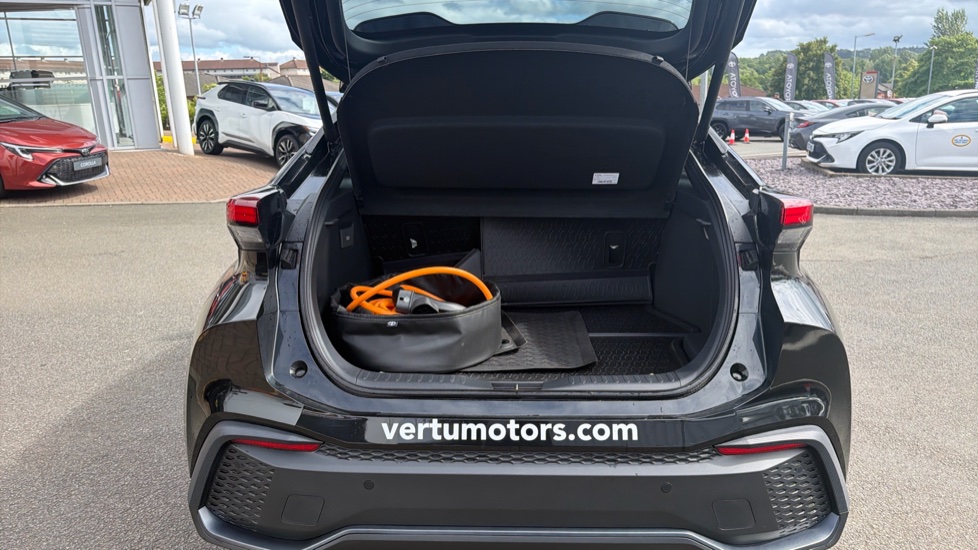 Toyota C-HR 2.0 PHEV Design 5dr CVT Hatchback - Image 13