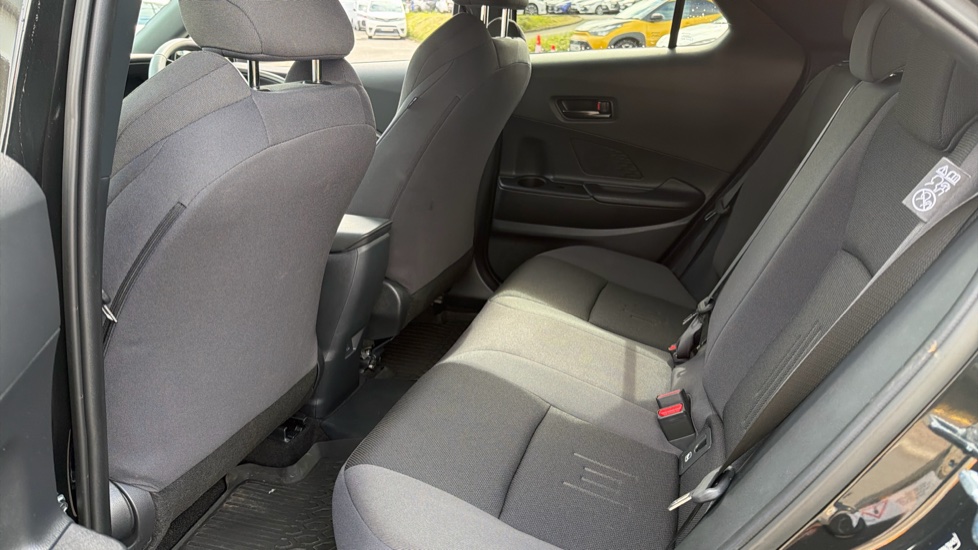 Toyota C-HR 2.0 PHEV Design 5dr CVT Hatchback - Image 15