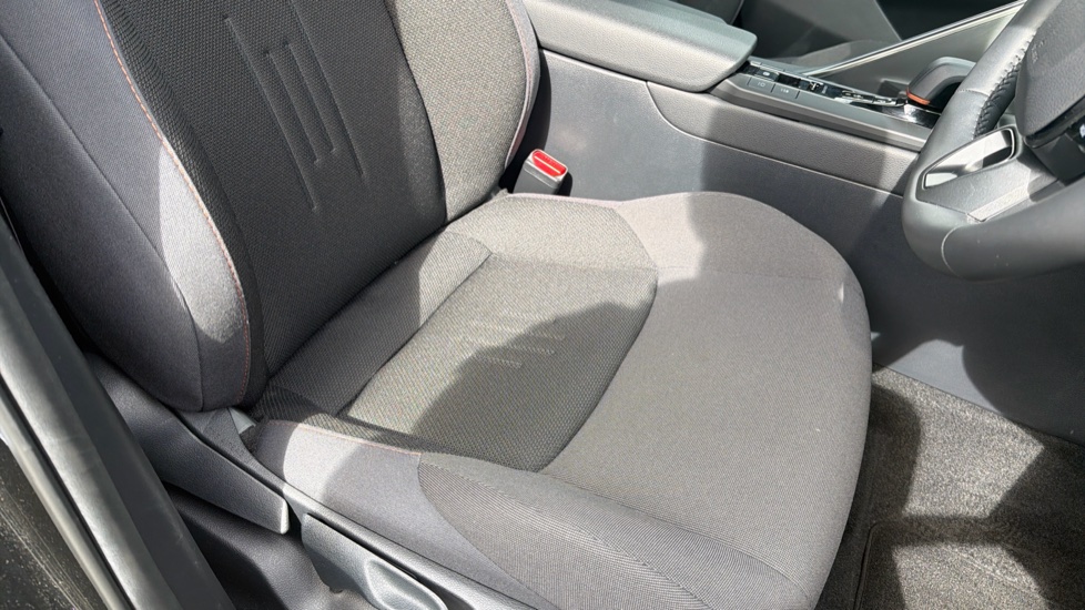 Toyota C-HR 2.0 PHEV Design 5dr CVT Hatchback - Image 17