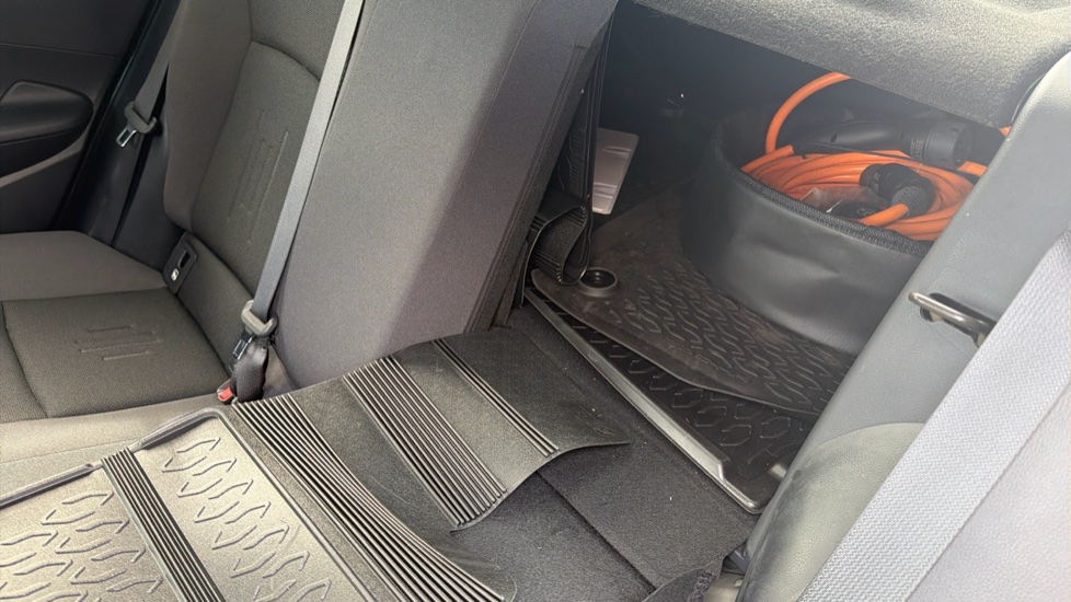 Toyota C-HR 2.0 PHEV Design 5dr CVT Hatchback - Image 18