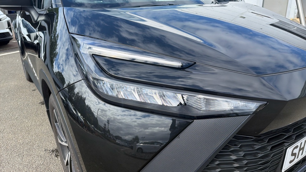 Toyota C-HR 2.0 PHEV Design 5dr CVT Hatchback - Image 20
