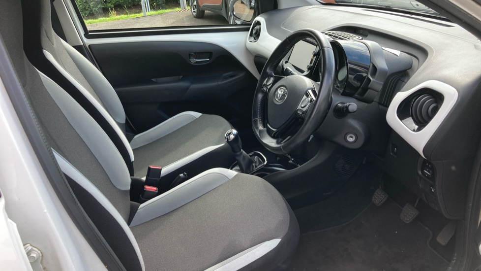Toyota Aygo 1.0 VVT-i X-Press 5dr Petrol Hatchback - Image 12