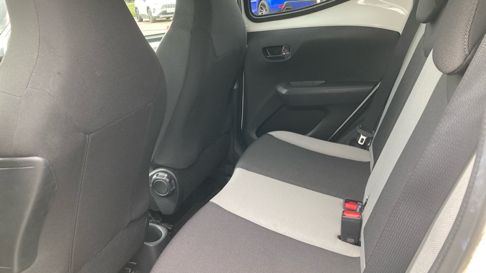Toyota Aygo 1.0 VVT-i X-Press 5dr Petrol Hatchback - Image 15
