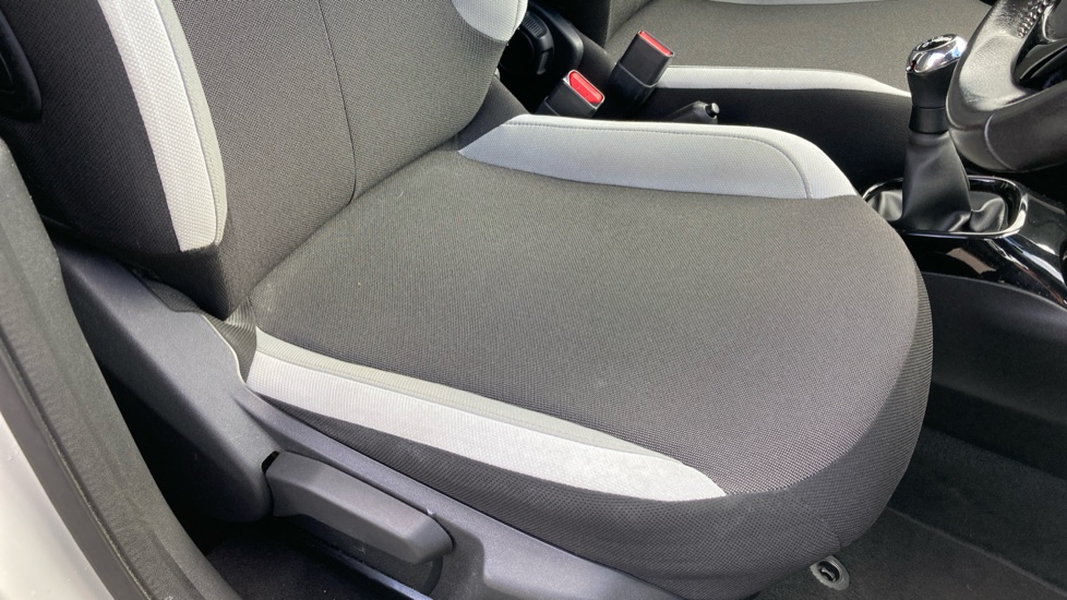 Toyota Aygo 1.0 VVT-i X-Press 5dr Petrol Hatchback - Image 17