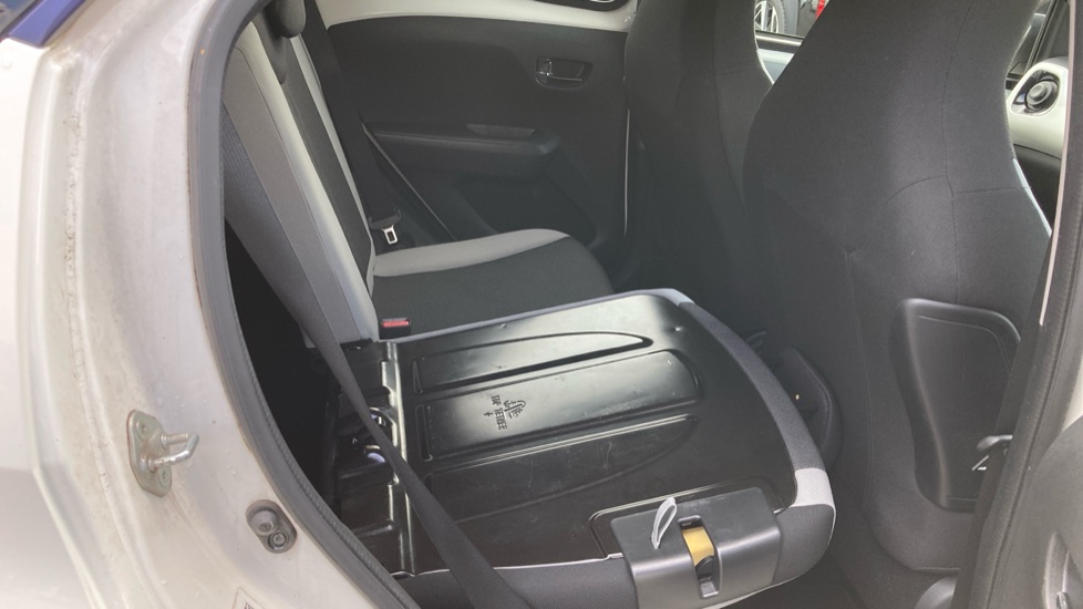 Toyota Aygo 1.0 VVT-i X-Press 5dr Petrol Hatchback - Image 18