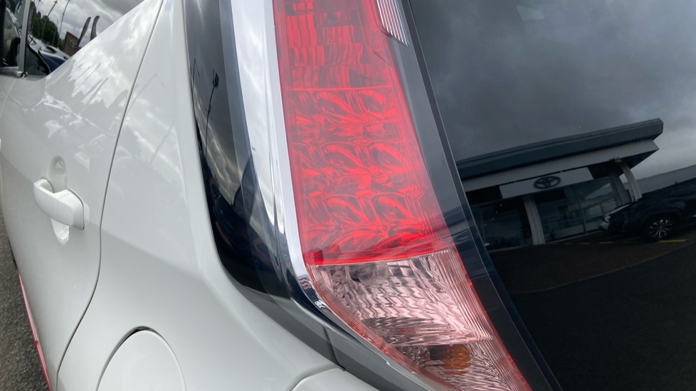 Toyota Aygo 1.0 VVT-i X-Press 5dr Petrol Hatchback - Image 21