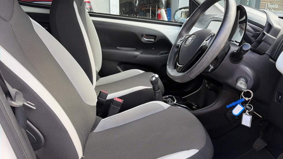 Toyota Aygo 1.0 VVT-i X-Press 5dr Petrol Hatchback - Image 12