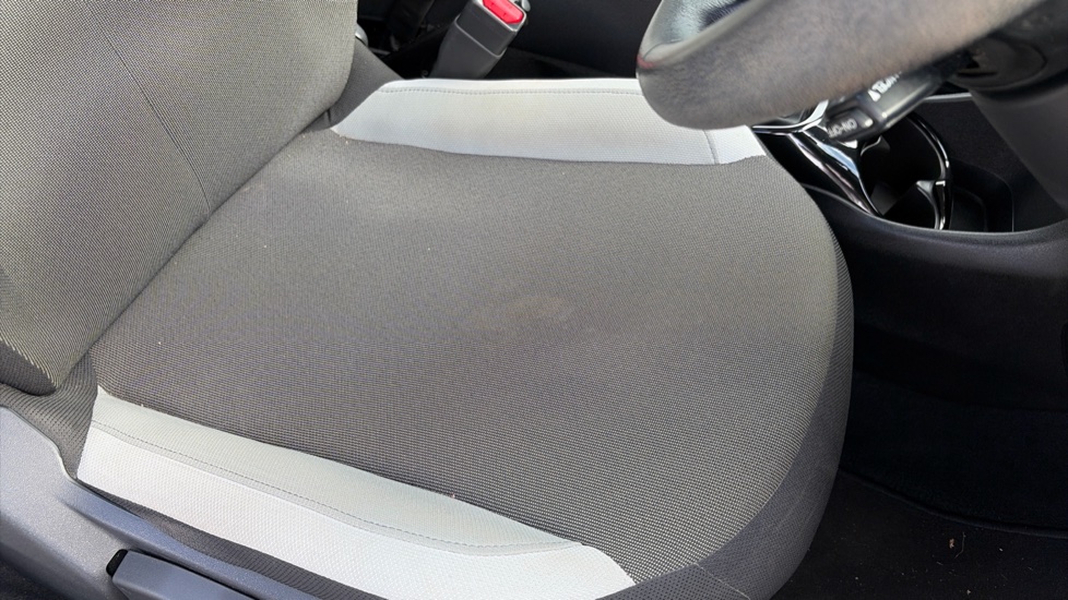Toyota Aygo 1.0 VVT-i X-Press 5dr Petrol Hatchback - Image 17
