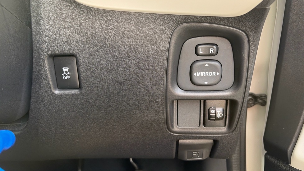 Toyota Aygo 1.0 VVT-i X-Press 5dr Petrol Hatchback - Image 45
