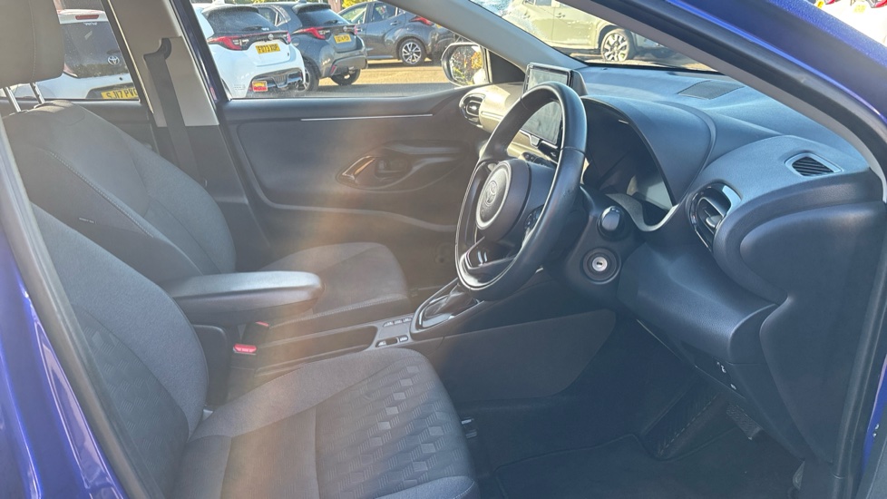 Toyota Yaris 1.5 Hybrid Design 5dr CVT Hybrid Hatchback - Image 12