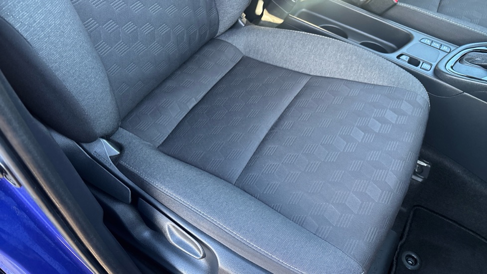 Toyota Yaris 1.5 Hybrid Design 5dr CVT Hybrid Hatchback - Image 17