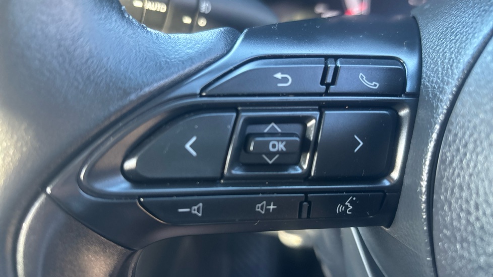Toyota Yaris 1.5 Hybrid Design 5dr CVT Hybrid Hatchback - Image 32