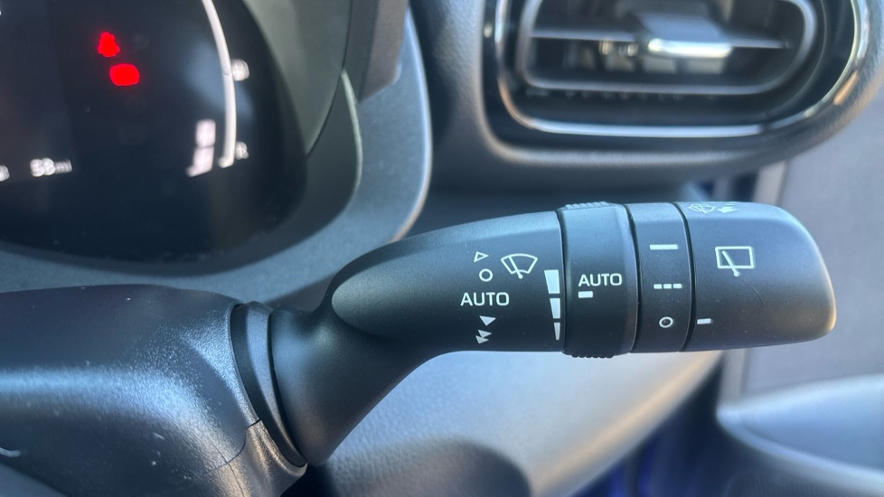 Toyota Yaris 1.5 Hybrid Design 5dr CVT Hybrid Hatchback - Image 33