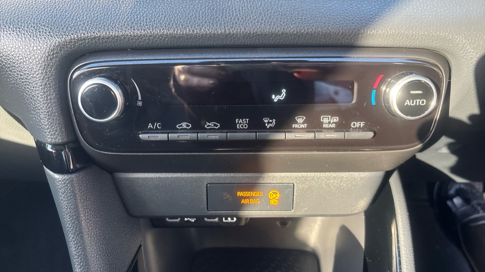 Toyota Yaris 1.5 Hybrid Design 5dr CVT Hybrid Hatchback - Image 35