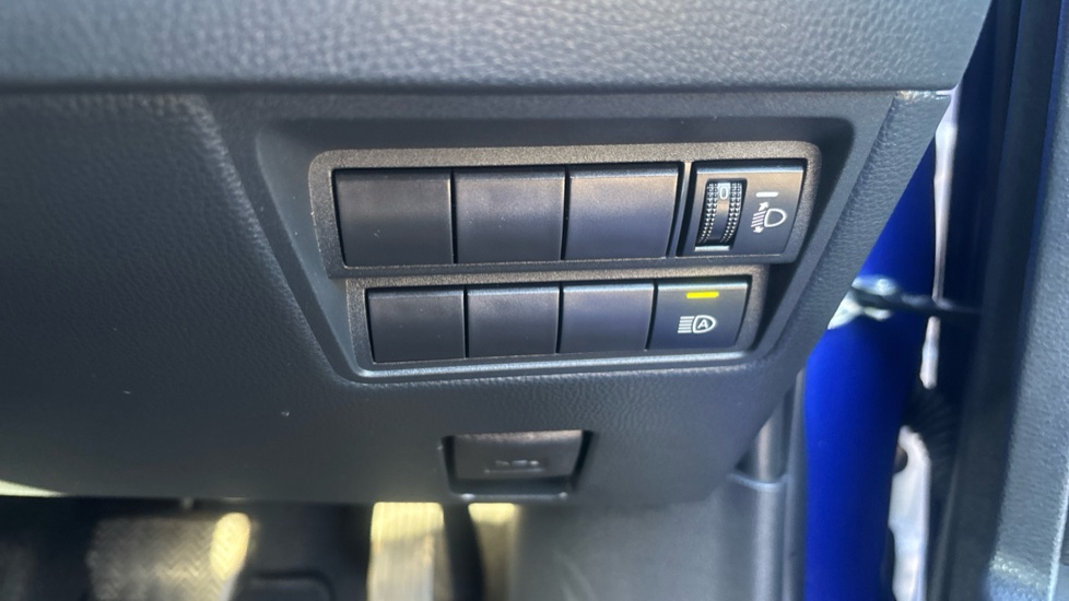 Toyota Yaris 1.5 Hybrid Design 5dr CVT Hybrid Hatchback - Image 42