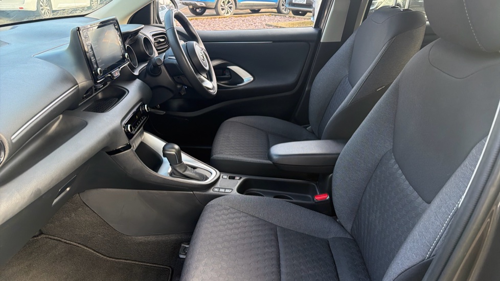 Toyota Yaris 1.5 Hybrid Design 5dr CVT Hybrid Hatchback - Image 5