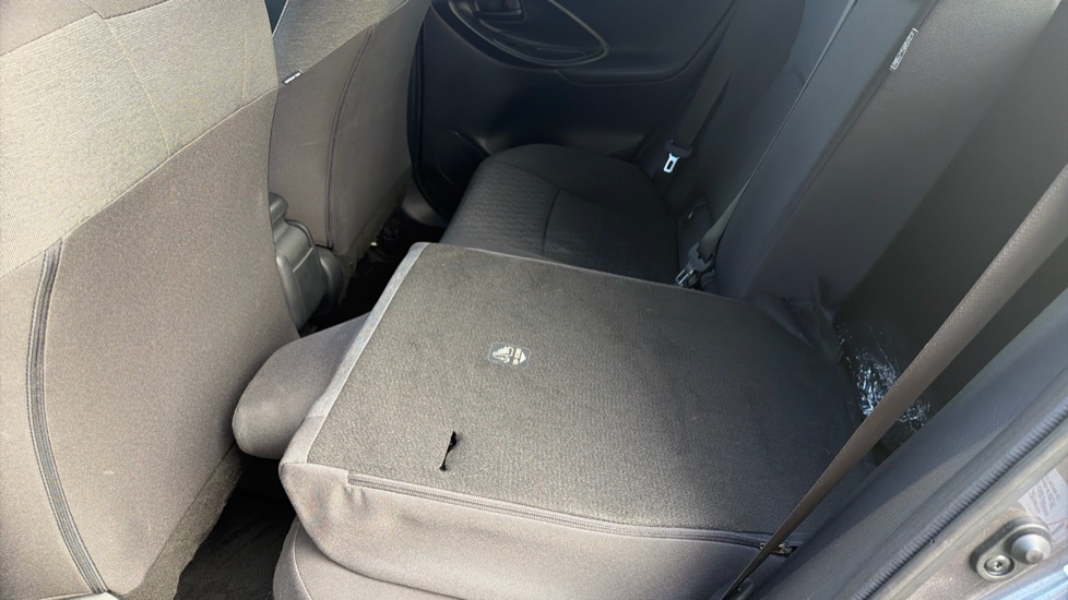 Toyota Yaris 1.5 Hybrid Design 5dr CVT Hybrid Hatchback - Image 18