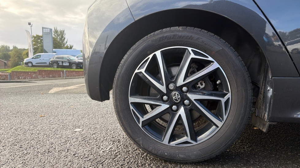 Toyota Yaris 1.5 Hybrid Design 5dr CVT Hybrid Hatchback - Image 25