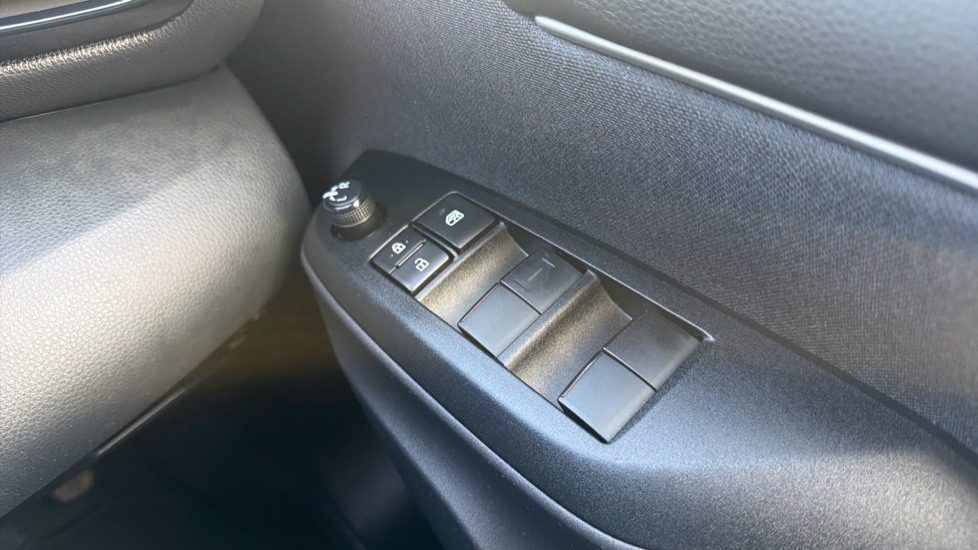 Toyota Yaris 1.5 Hybrid Design 5dr CVT Hybrid Hatchback - Image 32