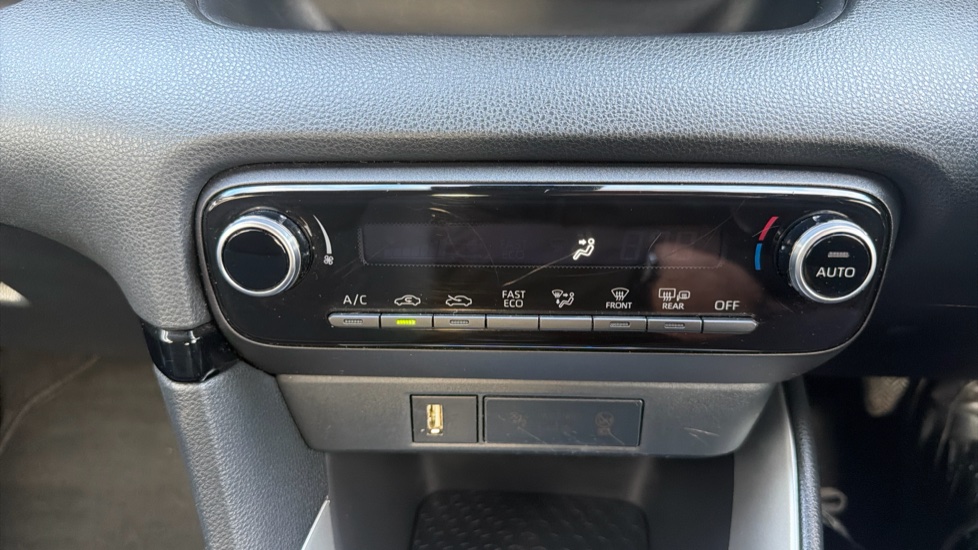 Toyota Yaris 1.5 Hybrid Design 5dr CVT Hybrid Hatchback - Image 35