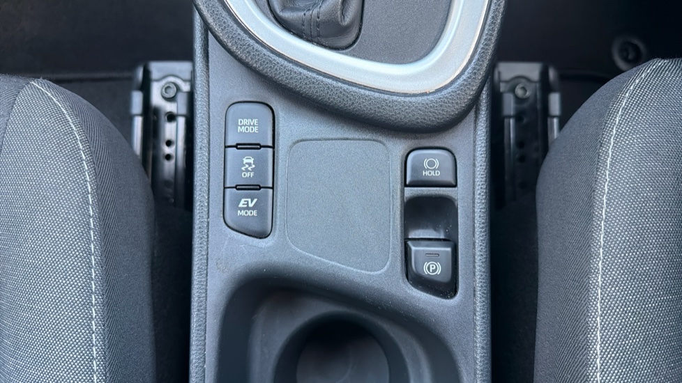 Toyota Yaris 1.5 Hybrid Design 5dr CVT Hybrid Hatchback - Image 40