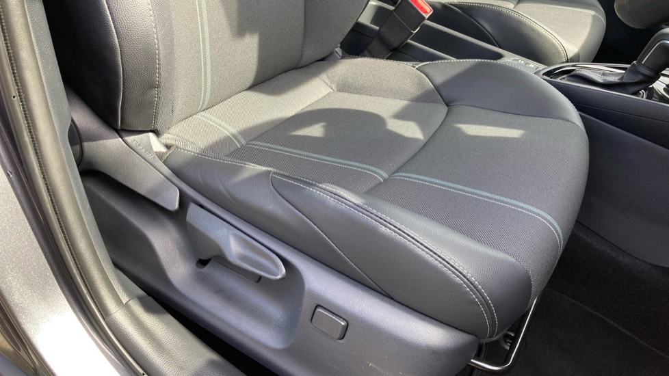 Toyota Yaris Cross 1.5 Hybrid 130 Excel 5dr CVT Hybrid Estate - Image 17
