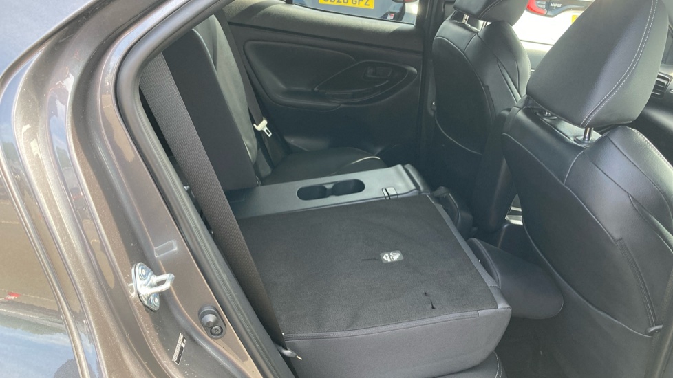 Toyota Yaris Cross 1.5 Hybrid 130 Excel 5dr CVT Hybrid Estate - Image 18