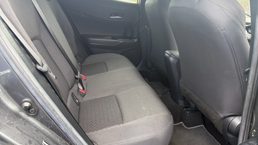 Toyota C-HR 1.8 Hybrid Icon 5dr CVT Hybrid Hatchback - Image 8
