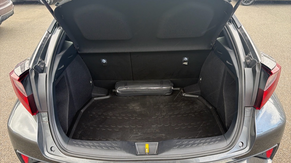 Toyota C-HR 1.8 Hybrid Icon 5dr CVT Hybrid Hatchback - Image 13
