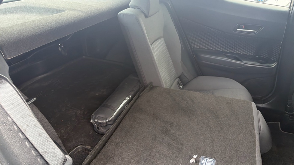Toyota C-HR 1.8 Hybrid Icon 5dr CVT Hybrid Hatchback - Image 18