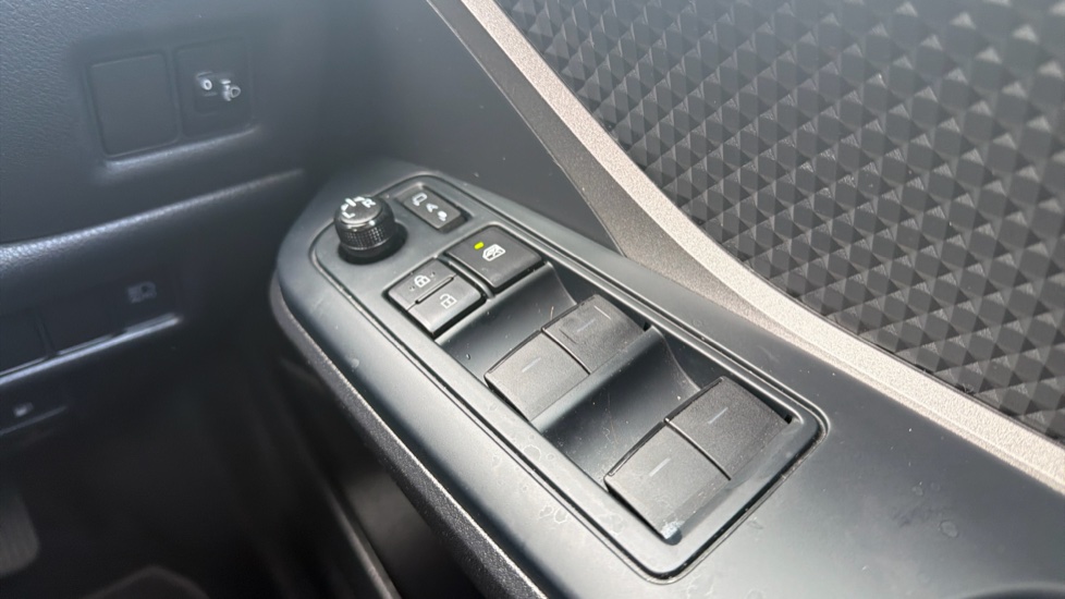 Toyota C-HR 1.8 Hybrid Icon 5dr CVT Hybrid Hatchback - Image 30