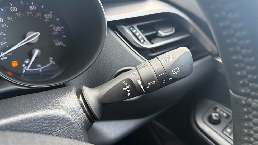 Toyota C-HR 1.8 Hybrid Icon 5dr CVT Hybrid Hatchback - Image 32