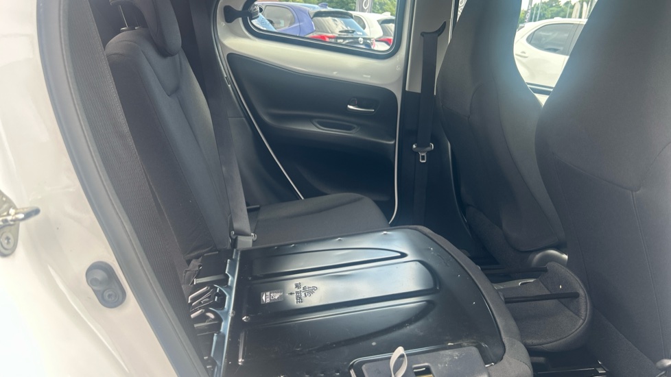 Toyota Aygo X 1.0 VVT-i Pure 5dr Petrol Hatchback - Image 18