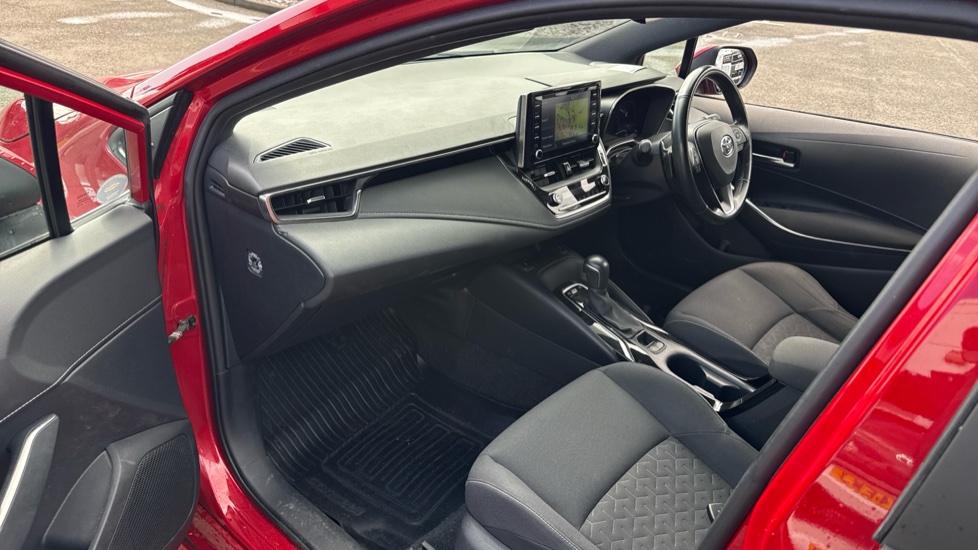 Toyota Corolla 2.0 VVT-i Hybrid Design 5dr CVT Hybrid Hatchback - Image 5
