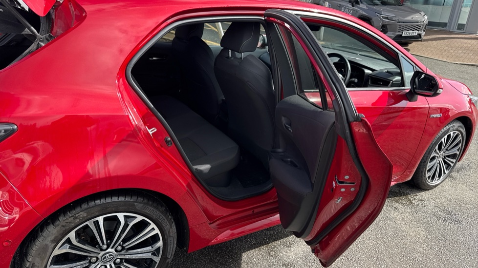 Toyota Corolla 2.0 VVT-i Hybrid Design 5dr CVT Hybrid Hatchback - Image 8