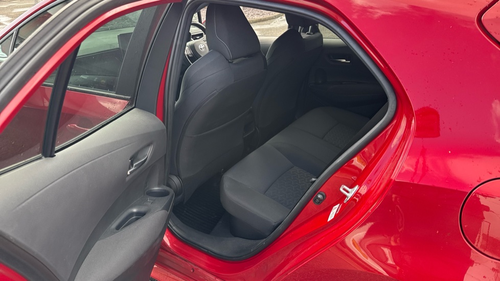 Toyota Corolla 2.0 VVT-i Hybrid Design 5dr CVT Hybrid Hatchback - Image 15