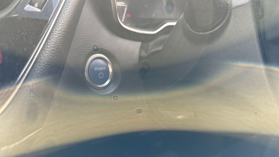 Toyota Corolla 2.0 VVT-i Hybrid Design 5dr CVT Hybrid Hatchback - Image 16