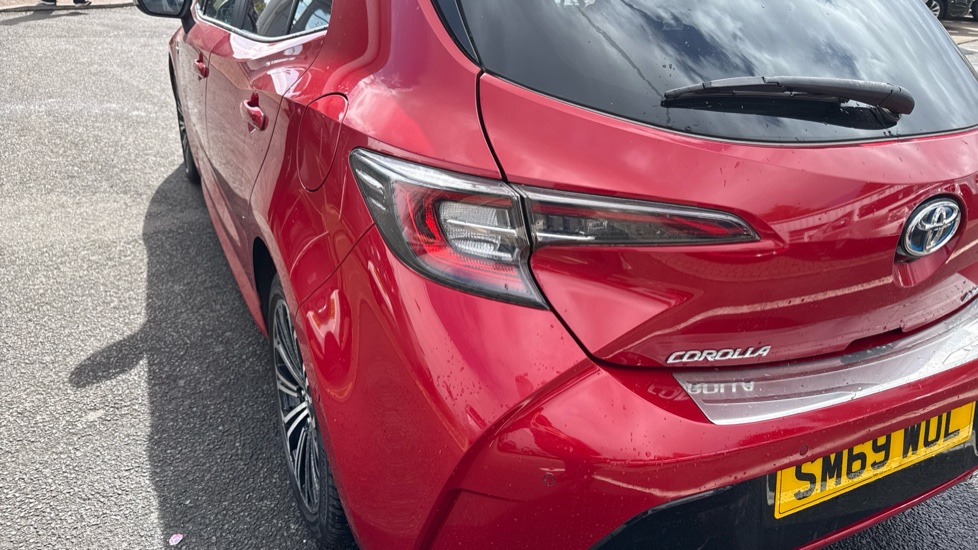 Toyota Corolla 2.0 VVT-i Hybrid Design 5dr CVT Hybrid Hatchback - Image 21