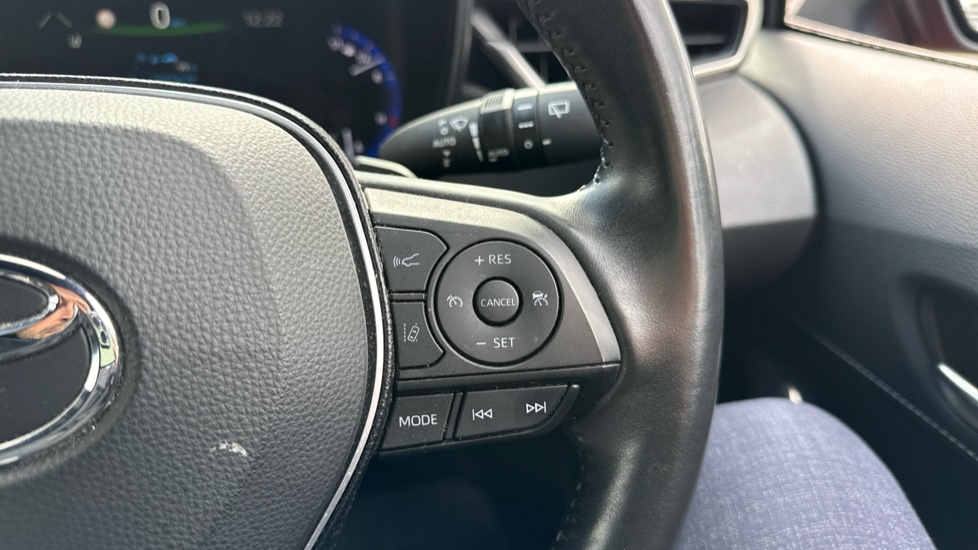 Toyota Corolla 2.0 VVT-i Hybrid Design 5dr CVT Hybrid Hatchback - Image 30