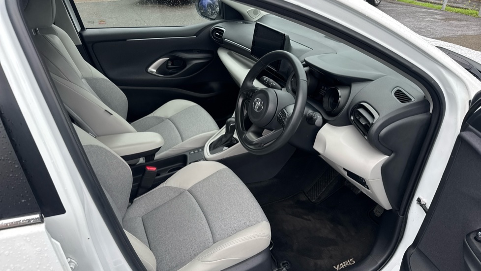 Toyota Yaris 1.5 Hybrid Excel 5dr CVT Hybrid Hatchback - Image 12