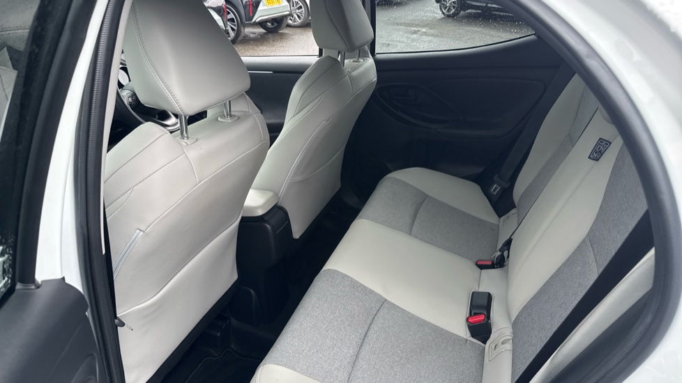 Toyota Yaris 1.5 Hybrid Excel 5dr CVT Hybrid Hatchback - Image 15