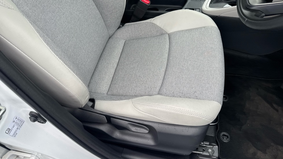 Toyota Yaris 1.5 Hybrid Excel 5dr CVT Hybrid Hatchback - Image 17