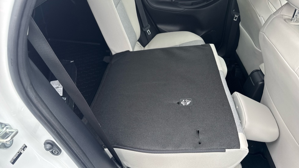 Toyota Yaris 1.5 Hybrid Excel 5dr CVT Hybrid Hatchback - Image 18