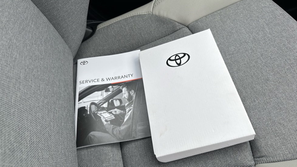Toyota Yaris 1.5 Hybrid Excel 5dr CVT Hybrid Hatchback - Image 27