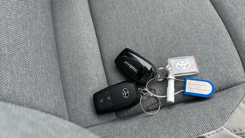Toyota Yaris 1.5 Hybrid Excel 5dr CVT Hybrid Hatchback - Image 28